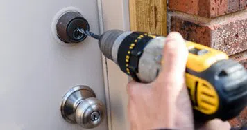 Security Locksmith Services Hometown, IL 708-300-9706 Security Locksmith Services Hometown, IL 708-300-9706 - 13-Key-Broke-In-Lock